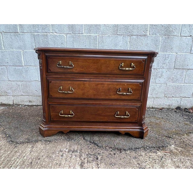 Late 20th Century Davis Cabinet Furniture Chippendale Style Solid Cherry Chest of Drawers Nightstand For Sale - Image 11 of 11