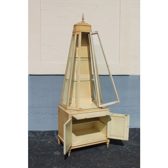 1960s Mid Century Modern Display Cabinet - Obelisk Form For Sale - Image 4 of 13