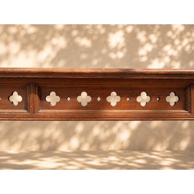 Early 19th Century Large Chapel Pew in Oak with Cross and Fleur-De-Lis Motifs, 1820 For Sale - Image 5 of 7
