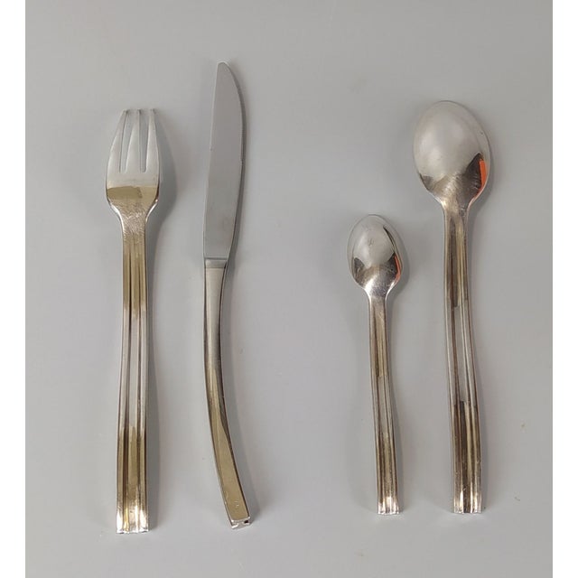 HERMÈS, Paris. Silver-plated flatware set, "Ondes" pattern, comprising: – twelve dinner forks, 20.5 cm long – twelve...