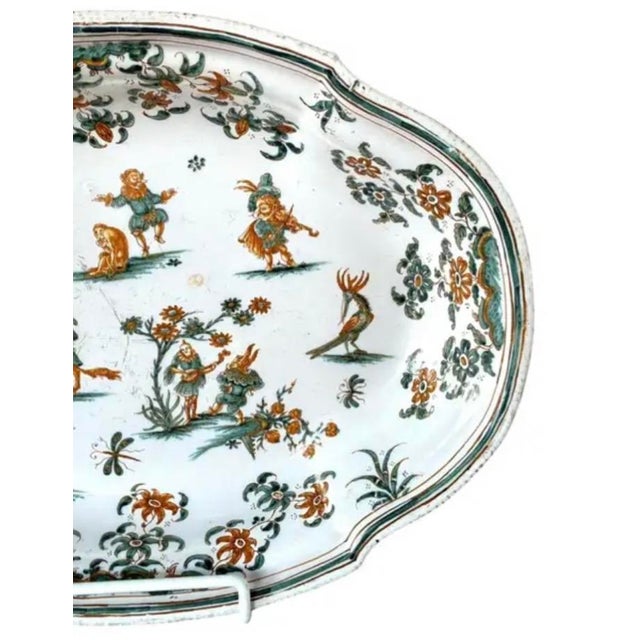 French Moustiers 18th Century Earthenware Serving Dish For Sale - Image 4 of 10
