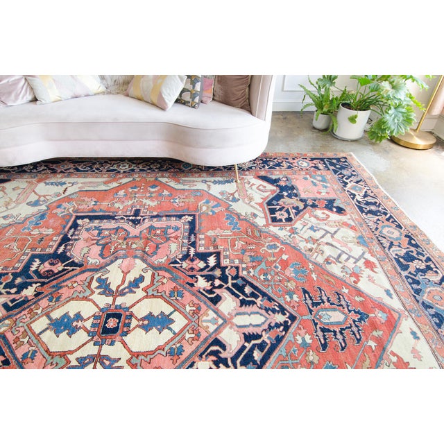 1900 - 1909 House of Séance - 1900s Antique Persian Heriz Serapi Earth-Toned Large Handwoven Rug - 10'’ X 11'11" For Sale - Image 5 of 12