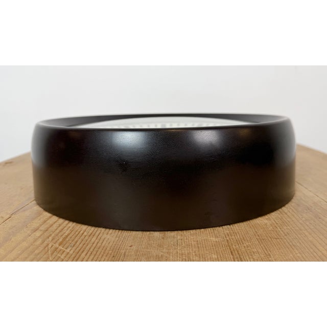 Brown Industrial Bakelite Factory Wall Clock from Pragotron, 1960s For Sale - Image 8 of 17