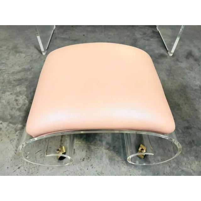 Hill Manufacturing Co. Lucite Vanity, Mirror & Scroll Ottoman Bench by Hill Manufacturing 1970s For Sale - Image 4 of 14