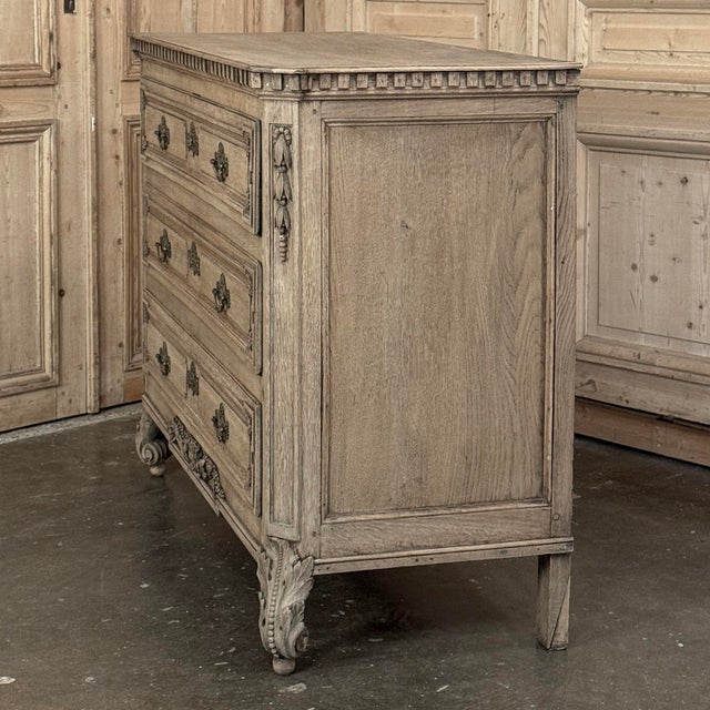 18th Century French Louis XVI Commode ~ Chest of Drawers in Stripped Oak For Sale - Image 15 of 18