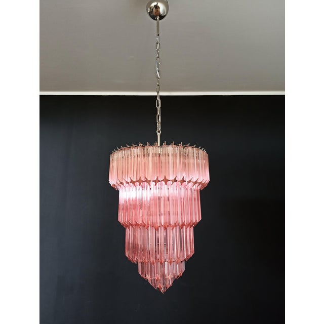 Mid-Century Modern Murano Glass Chandelier with 112 Pink Quadriedri, 1990s For Sale - Image 3 of 18