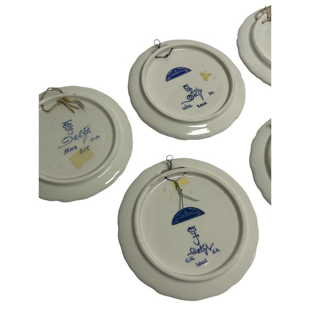 Ceramic Vintage Hand-Painted Floral Miniature Wall Plates from Royal Delft, 1970s, Set of 7 For Sale - Image 7 of 10