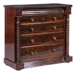 English Chest of Drawers in Mahogany