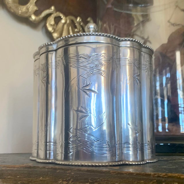 19th Century English Silver Plate Biscuit Box With Bamboo Engraving For Sale - Image 5 of 10