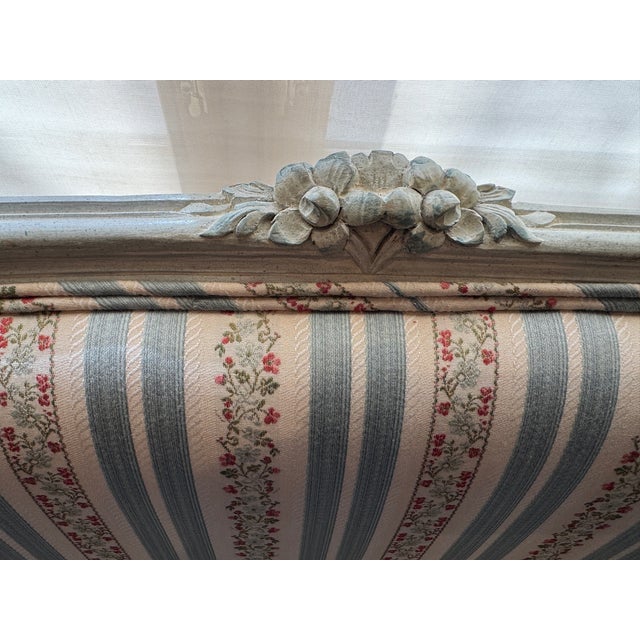 French 1960s Classic Louis XV Settee For Sale - Image 3 of 4