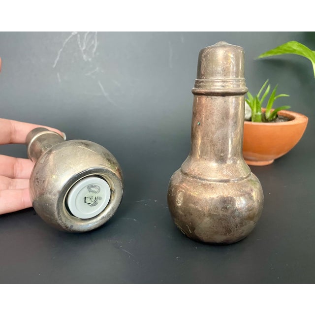 Vintage Mid Century Modern Silver Plated Salt & Pepper Shakers International Silver - Set of 2 For Sale In Miami - Image 6 of 9