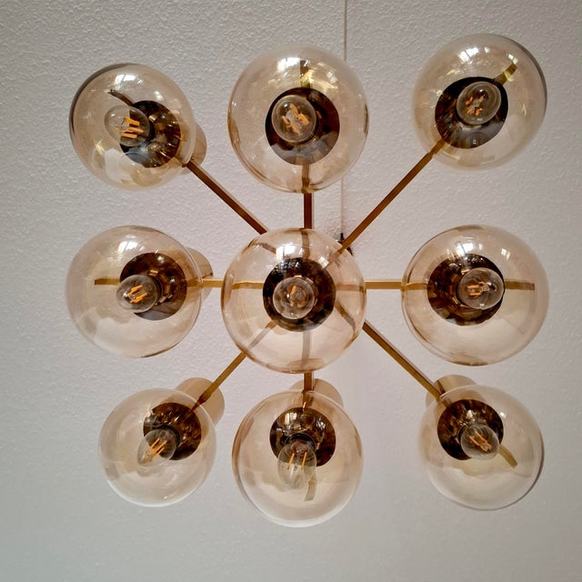 Gold Large German Brass Sputnik Chandelier with Amber-Colored Glass Globes by Hans-Agne Jakobsson, 1960s For Sale - Image 8 of 17