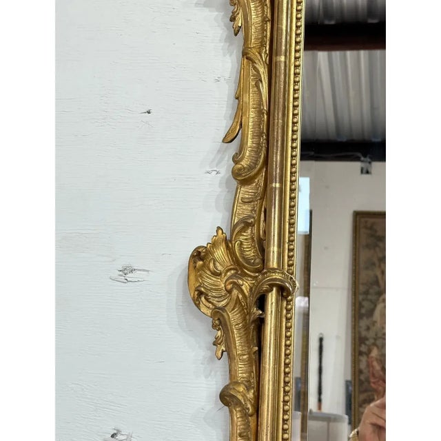 19th Century French Louis XV Carved and Giltwood Mirror With Crest For Sale - Image 11 of 18