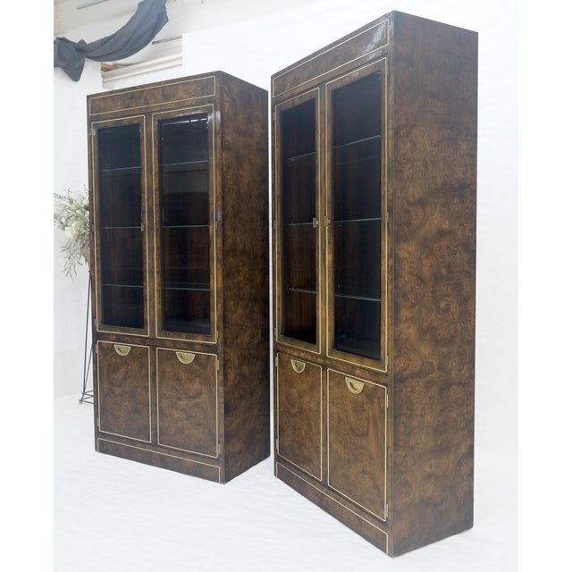 Mastercraft Pair of Dark Burl Wood Lighted Display Curio Cabinets Vitrines Mastercraft MINT For Sale - Image 4 of 18
