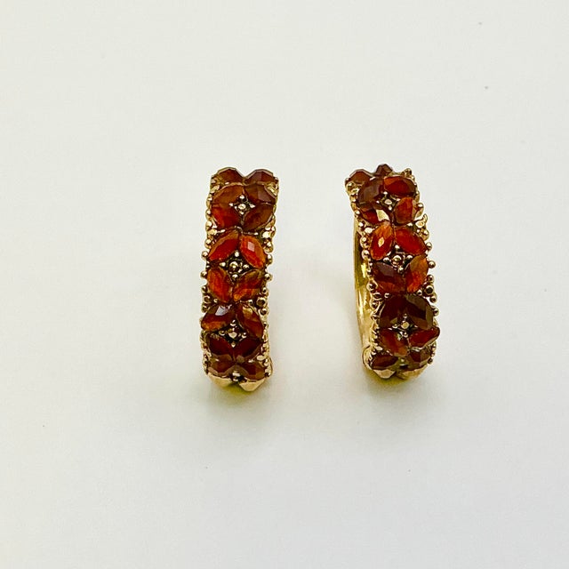 1980s Vintage Boho Chic Baltic Amber & Gold Tone Hoop Pierced Earrings - A Pair For Sale - Image 6 of 12