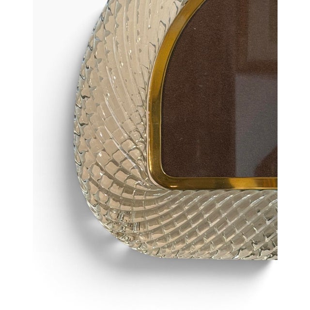 20th Century Crescent-Shaped Photo Frame in Murano Glass and Brass by Tommaso Barbi, 1920s For Sale - Image 3 of 8