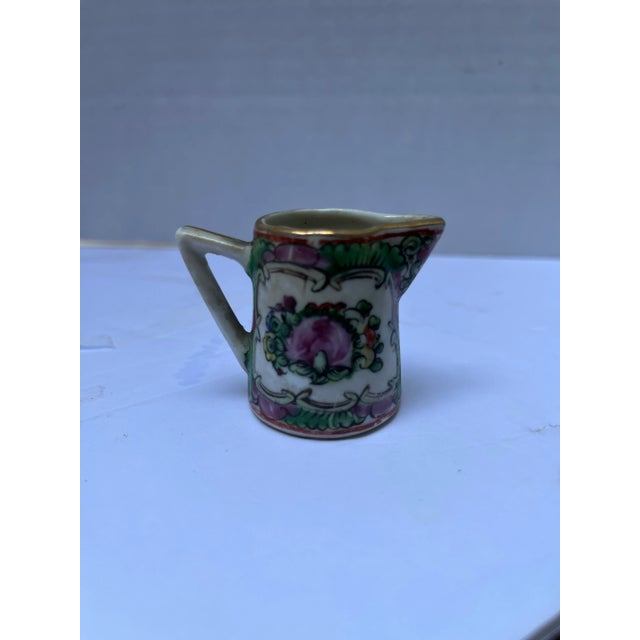Chinoiserie Small Chinese Rose Medallion Creamer For Sale - Image 3 of 6