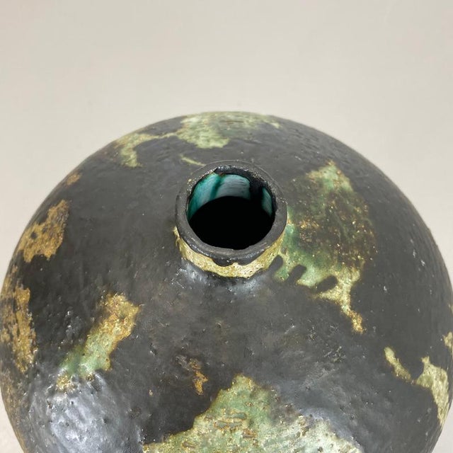 Abstract Ceramic Studio Pottery Vase attributed to Gerhard Liebenthron, Germany, 1963 For Sale - Image 15 of 18