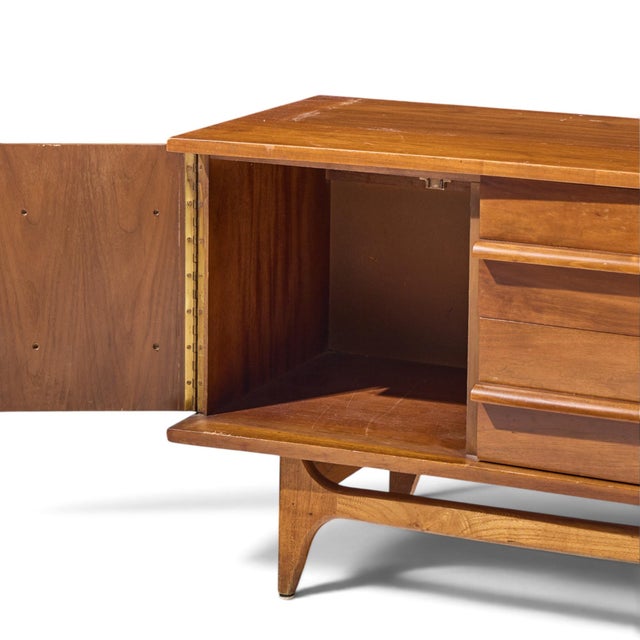 Brown Young Manufacturing Mid Century Walnut Curved Credenza and Hutch For Sale - Image 8 of 11