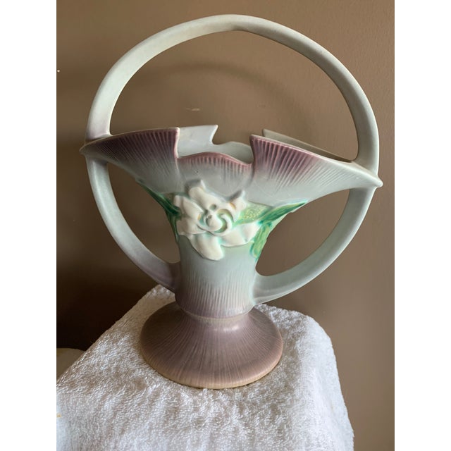 Roseville Magnolia Basket Art Pottery 1943, good shape; however there is a cracked piece that looks like it was glued back...