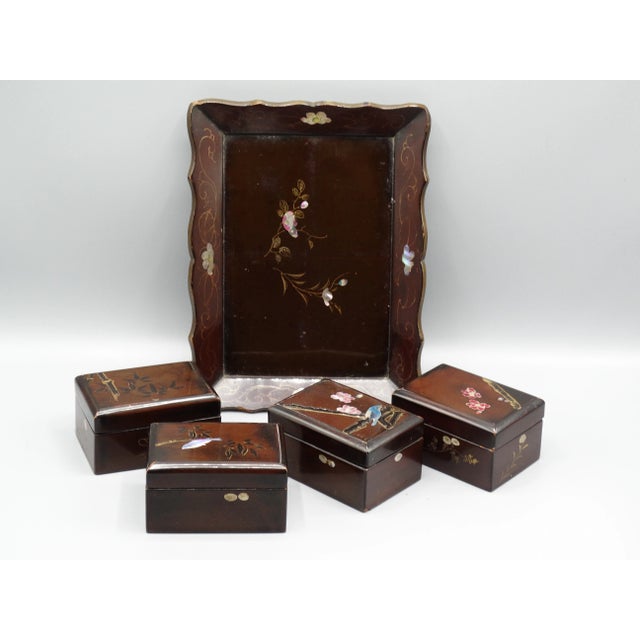 1900 - 1909 English / Chinese Export Papier Mache Games Box & Contents For Sale - Image 5 of 8