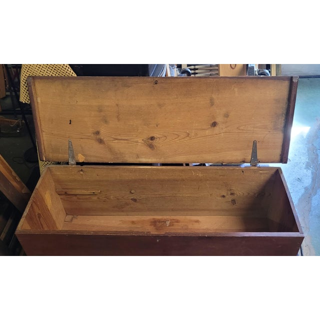 Mid 18th Century 18th Century American 6 Board Primitive Storage Chest For Sale - Image 5 of 10