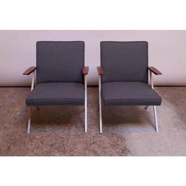 1950s Model R-83 Armchairs by Ladislav Rado for Knoll & Drake - a Pair For Sale - Image 5 of 13