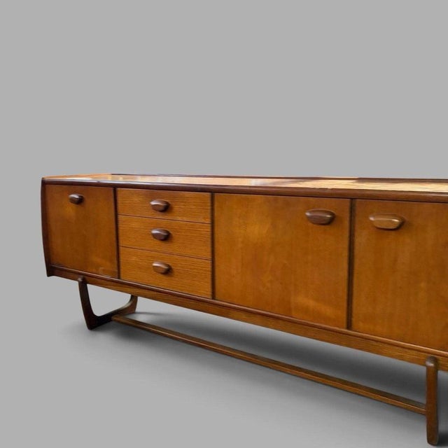 Mid-Century Modern Teak Long Sideboard, 1960s For Sale - Image 4 of 7