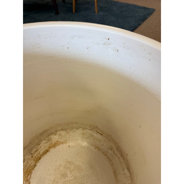 Mid Century Modern Large Matte White Chalice Pottery Planter in the Style of Malcolm Leland For Sale - Image 9 of 10