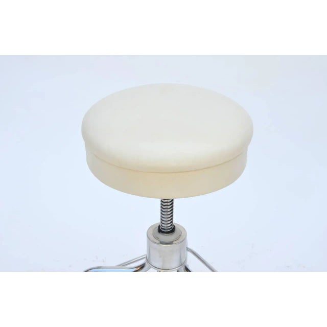 Mid 20th Century Vintage Chrome and White Leather Adjustable Rolling Stools- Set of 4 For Sale - Image 5 of 8