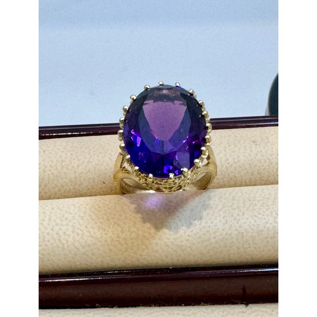 11 Carat Amethyst Cocktail Ring in 14 Karat Yellow Gold 7.2 GmSize 5.25 For Sale - Image 9 of 18