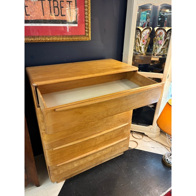 Wood Vintage Heywood Wakefield Champagne Solid Birch 5 Drawer Highboy Dresser For Sale - Image 7 of 16
