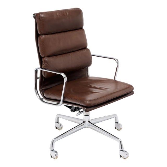 French Period Mid-Century Modern Desk Chair, Leather and Chrome, Circa 1980 For Sale