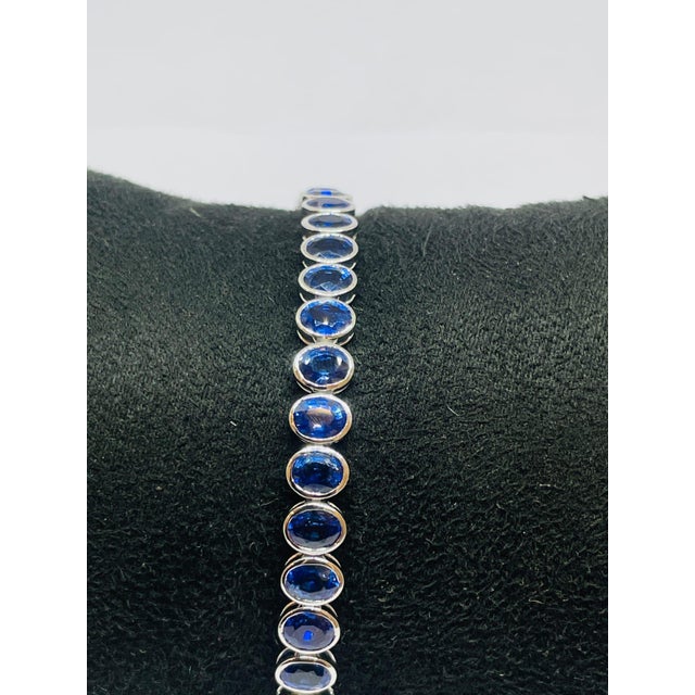 Blue Elegant 18k Gold Blue Sapphire Bracelet, 17.38 Carats For Sale - Image 8 of 10