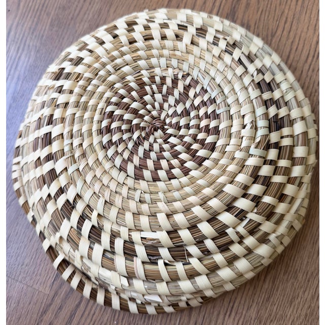 Vintage Charleston Sweetgrass Basket, Gullah Woven Bowl, 11” Diameter For Sale - Image 4 of 4