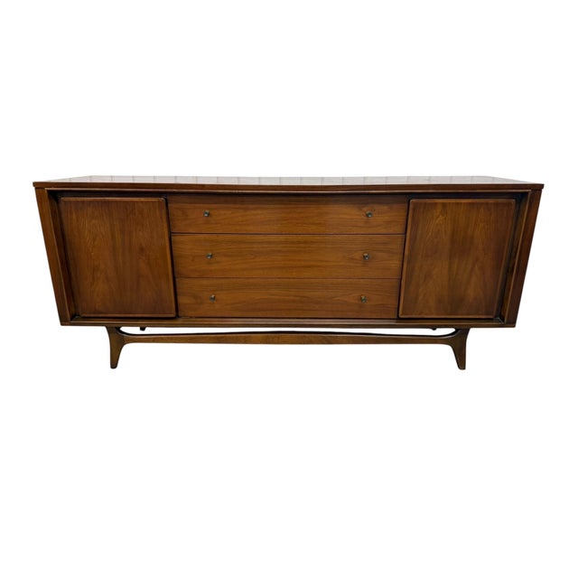 1960s Mid-Century Modern Kent Coffey Insignia 4-Piece Walnut Bedroom Set For Sale - Image 5 of 13
