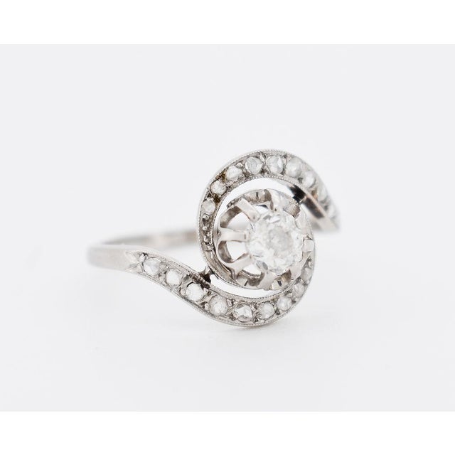 Swirl Ring in Platinum, 0.50 Carat Total Diamonds, Belle Époque, 1900, Size 8 For Sale - Image 4 of 4