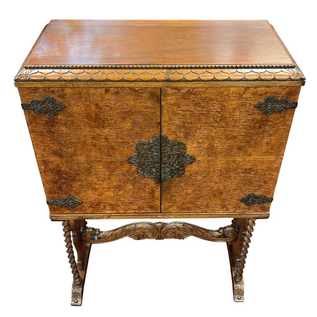 English William & Mary Revival Burl Walnut Cabinet on Stand, Circa 1920s, Attributed For Sale - Image 3 of 14