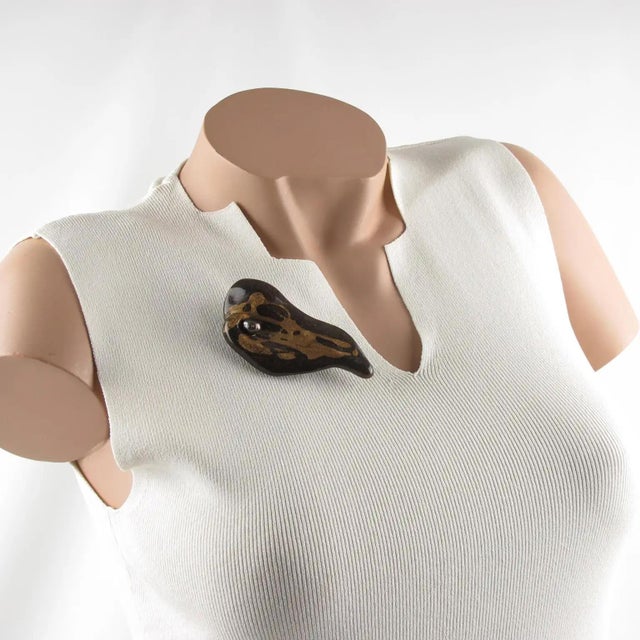 This beautiful Donatella Pellini Italy brooch features a couture design with a modernist free-form shape. The textured...