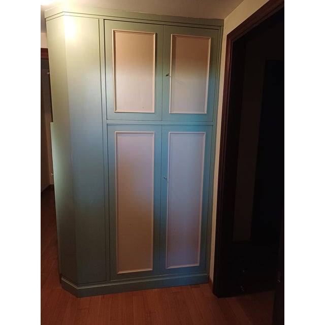 Delightful corner cabinet crafted by an expert artisan. Excellent condition. Features a compartment with opening on the...