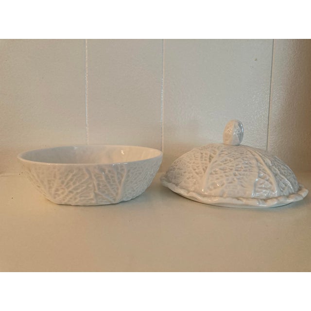 Spode Savoy White Round Covered Box. Bone china crafted in England. Round shape with a cabbage leaf texture and a...