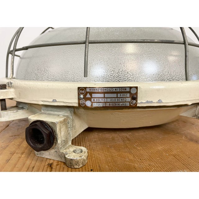 Industrial Cast Aluminium Wall or Ceiling Lamp from Elektrosvit, 1970s For Sale - Image 4 of 13