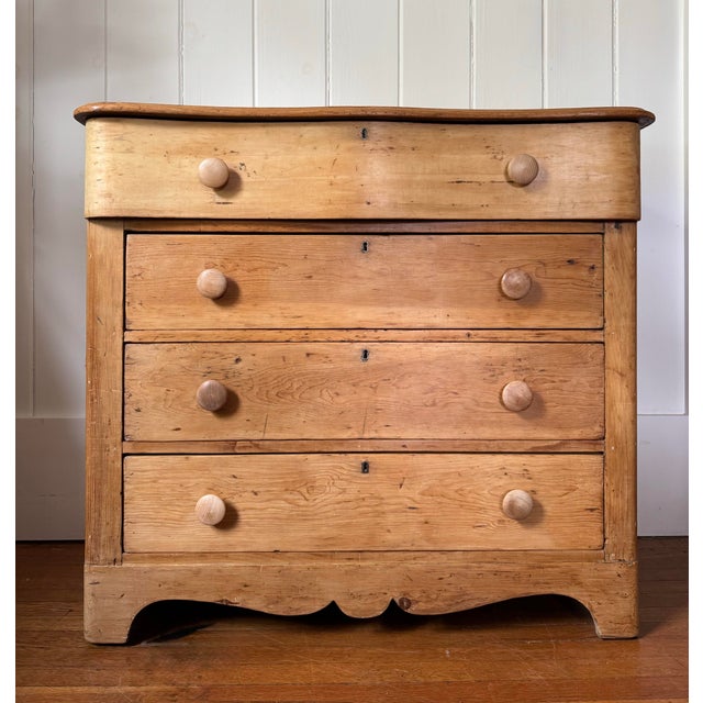 Early 19th Century American Scrubbed Pine Chest of Drawers For Sale - Image 11 of 11