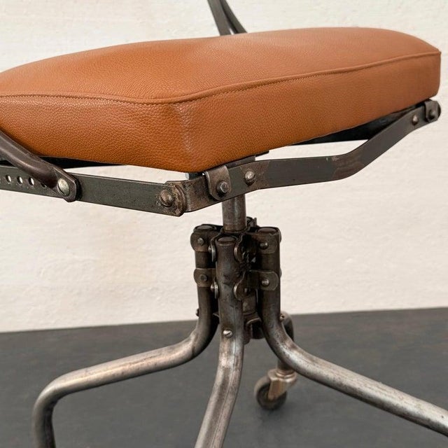 1940s Leather DoMore Industrial Swivel Adjustable Rolling Desk Chair For Sale - Image 9 of 10