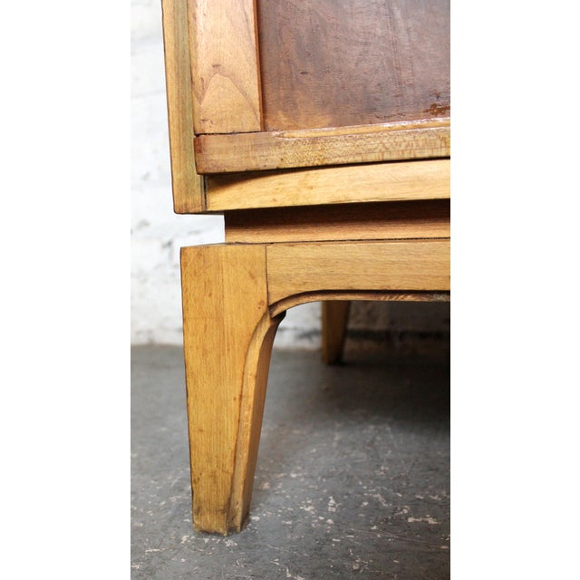 Mid 20th Century Thomasville Mid-Century 'Arched' 9-Drawer Lowboy Dresser in Burl & Walnut For Sale - Image 15 of 18