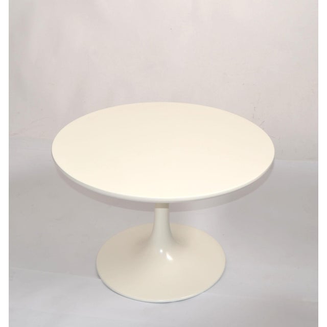Mid-Century Modern 1960s Vintage Eero Saarinen Style Off White Tulip Base Coffee Table Attributed to Knoll For Sale - Image 3 of 12