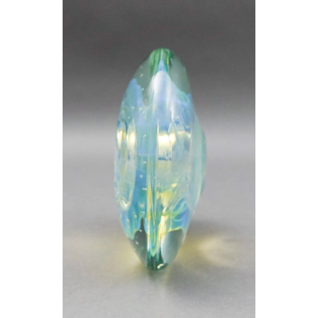 Contemporary Elin Isaksson United Kingdom 1999 Signed Iridescent Art Glass Paperweight For Sale - Image 3 of 9