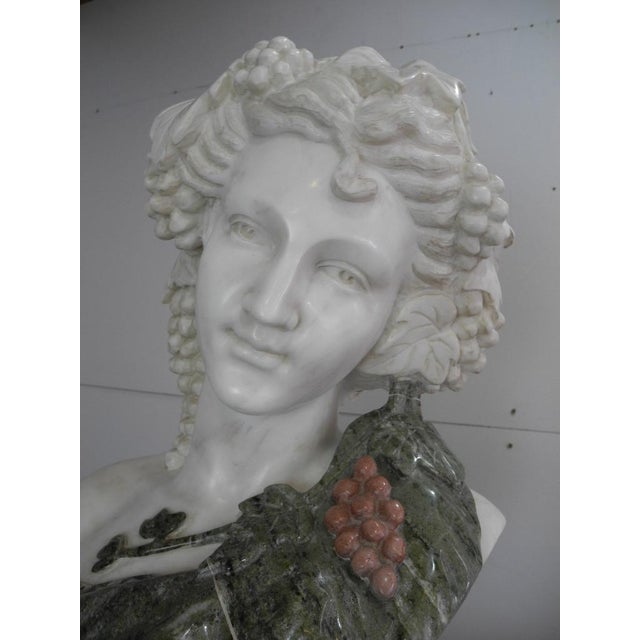 Unknown, Bust of Goddess Ariadne Holding Grapes, Carrara Marble For Sale - Image 4 of 18