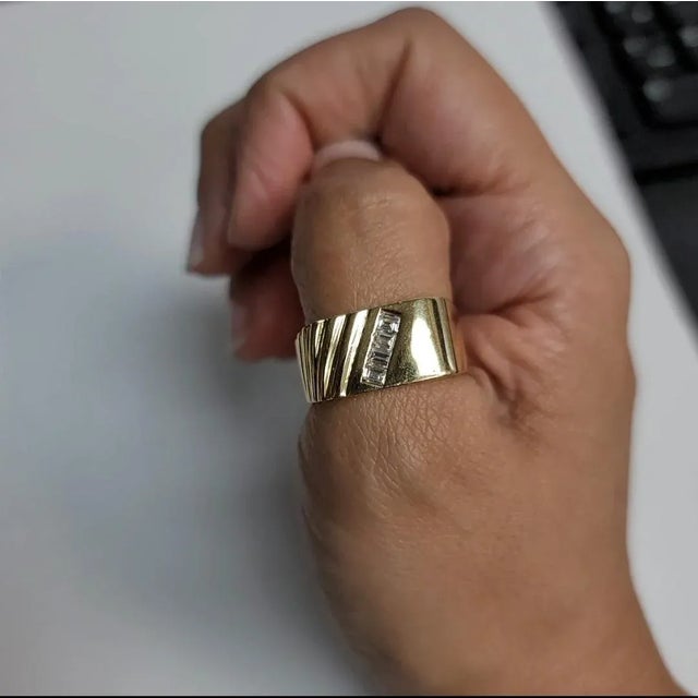 ♥ Product Summary ♥ Main Stone: Diamonds Approx. Diamond Carat Weight: .33cttw Diamond Clarity: VS2 Diamond Color: G...