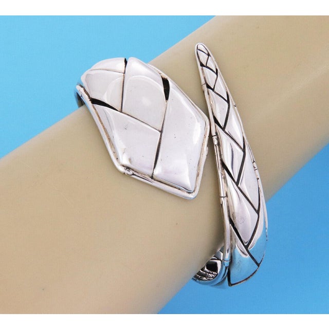Crafted with elegance, the John Hardy Planted Bamboo Sterling Silver Fancy Bypass Flex Bracelet is a stunning addition to...